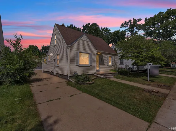 2630 Queen St, Dearborn, MI 48124
