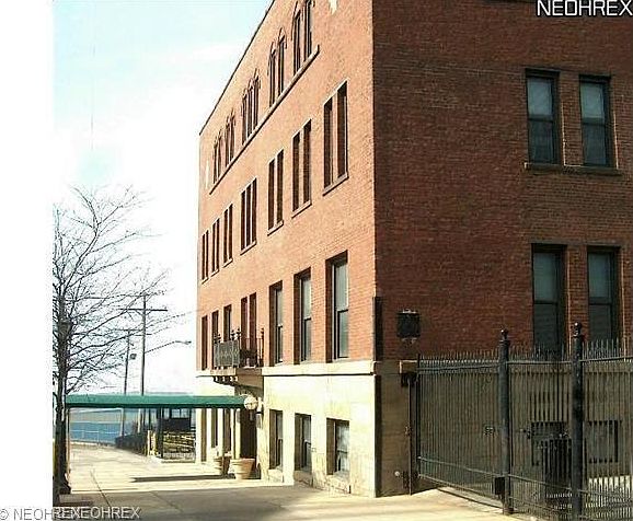 1st image of 1133 W 9th St APT 310