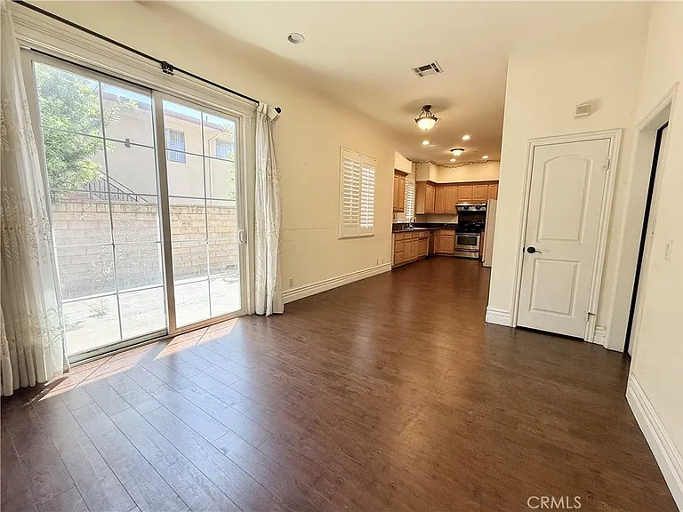 203 S 3rd Ave #B — Photo 4