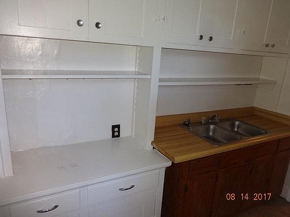 3rd image of 44 W Norwich Ave