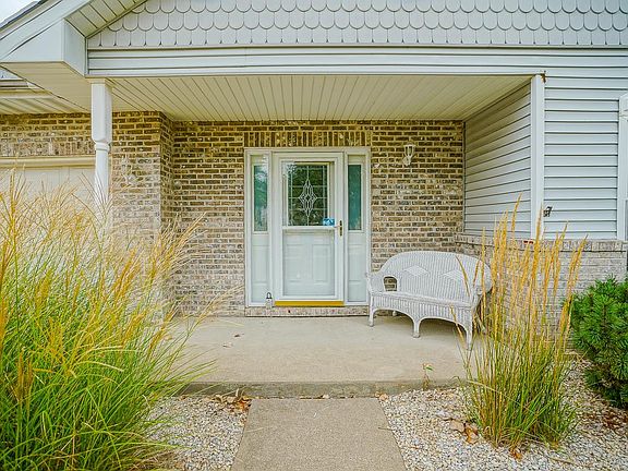 3rd image of 3832 W Palmyra Ct