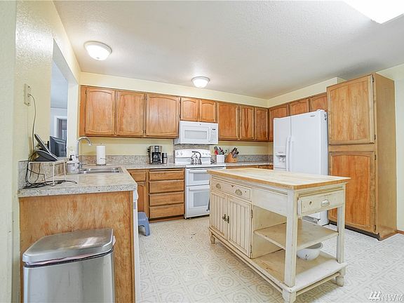 3rd image of 541 Hidden Forest Dr SE
