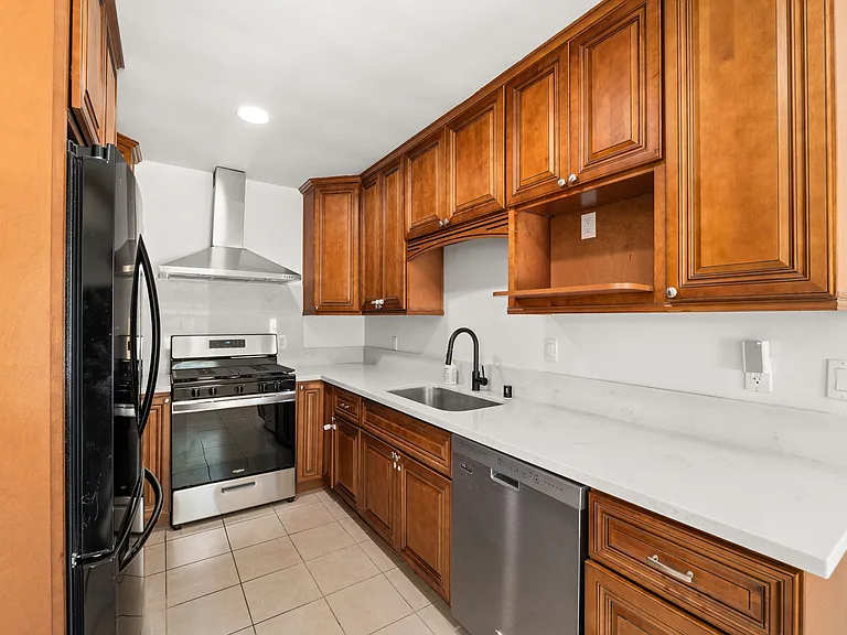424 Locust St — Photo 14