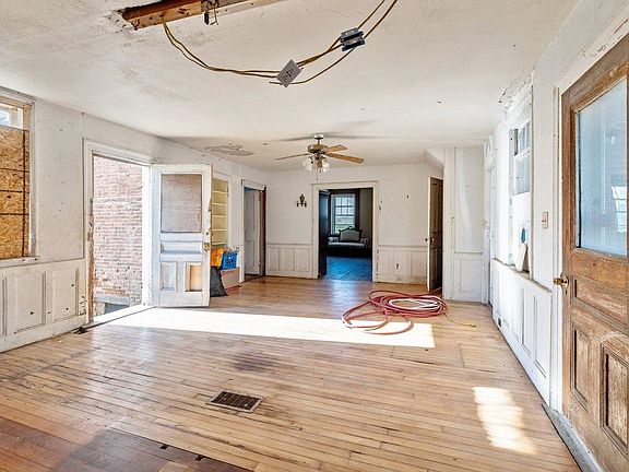 4th image of 431 North Main Street