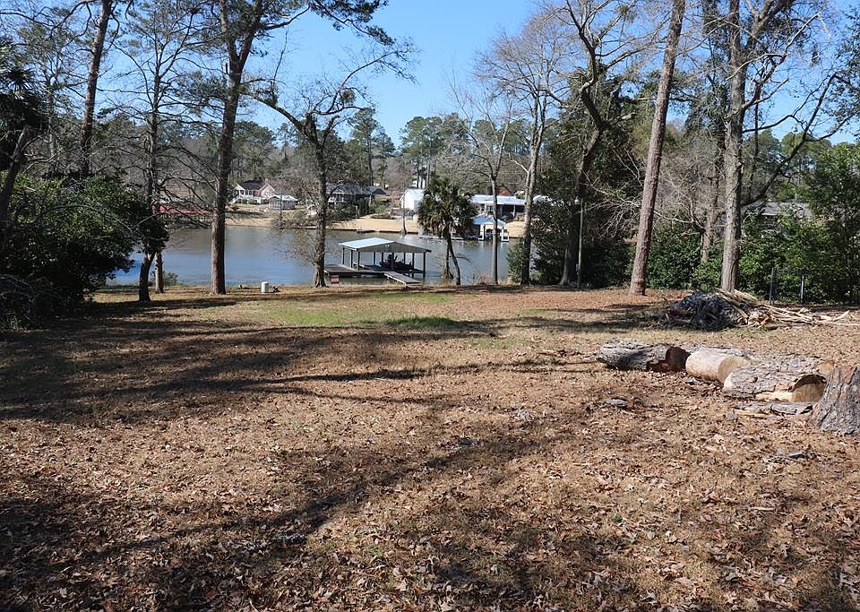 1st image of 784 Lakeshore Dr