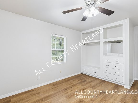5th image of 917 N Locust Ln