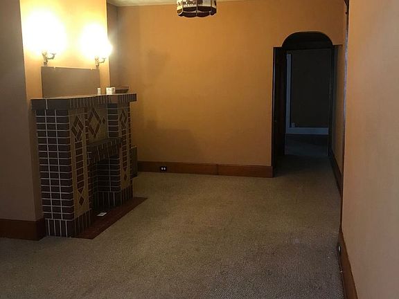 3rd image of 109 S Elizabeth St #11627190