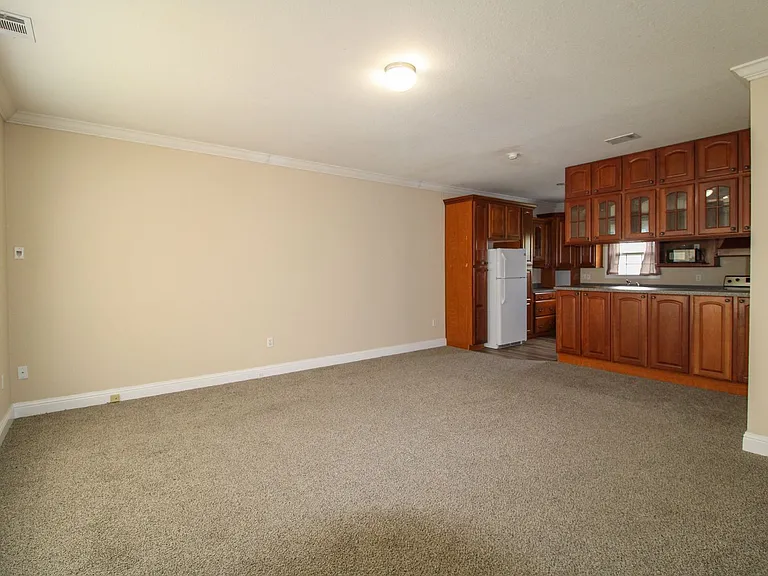 126 Meadows Ln — Photo 5