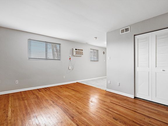 5th image of 7108 Oxford Ave #60