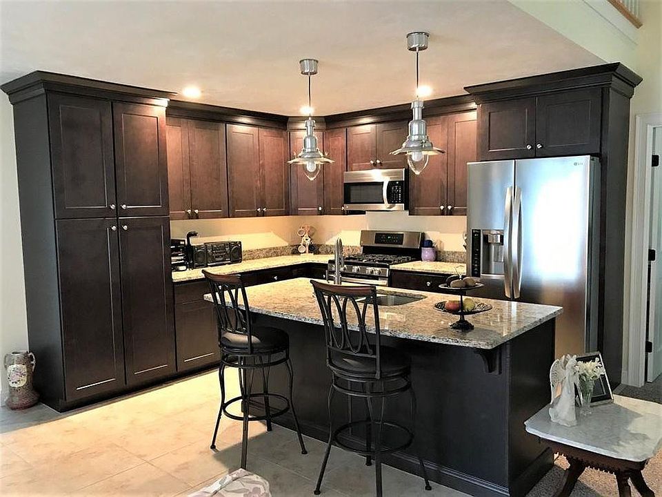 2nd image of 15 Honeycrisp Way