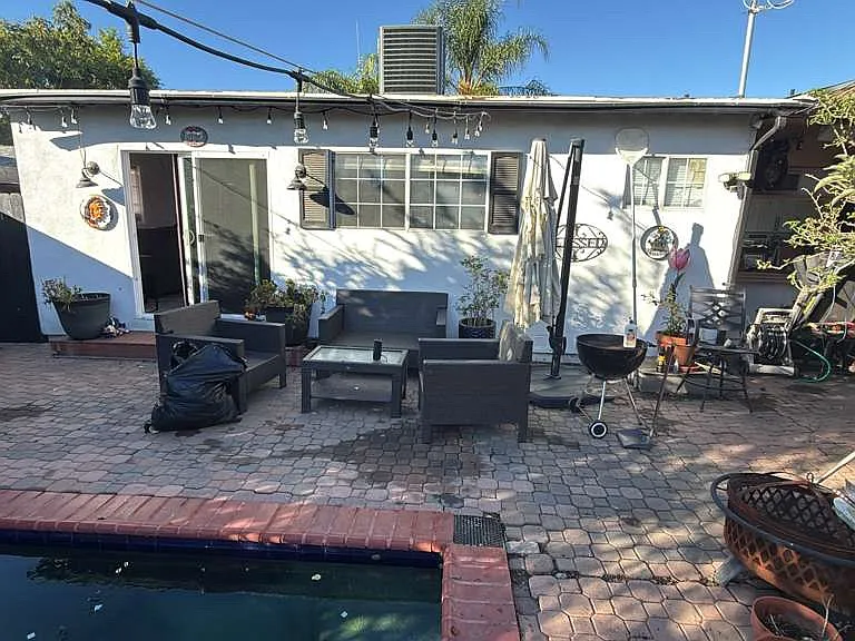 8632 Tyrone Ave — Photo 4