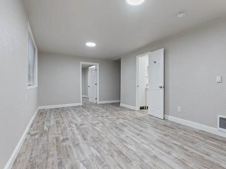 3812 R St — Photo 3