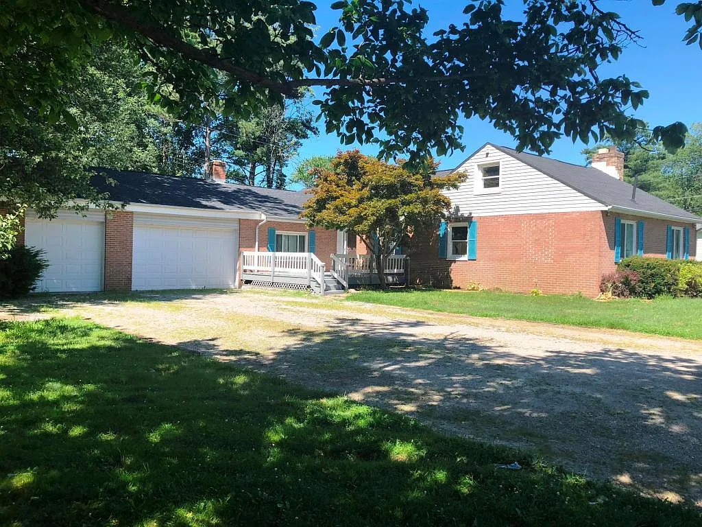 5362 Fawn Ct NE photo 1