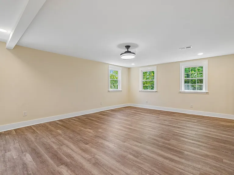 1425 Shelton Ave — Photo 11
