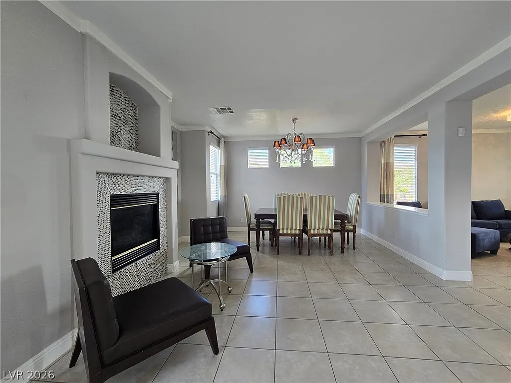 3 bed, 2.5 bath, 2366 sqft, $2,200 — Photo 4