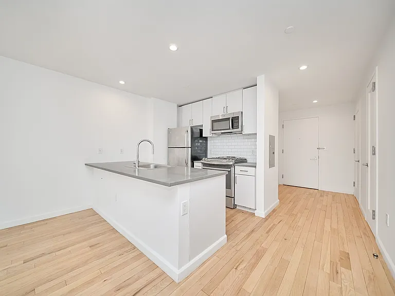 2211 3rd Ave #10-E — Photo 4