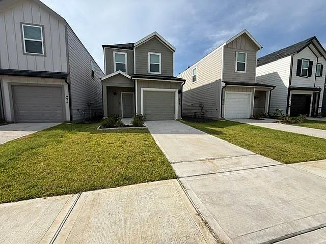 2 bed, 1.5 bath, 1130 sqft, $1,700 — Photo 1