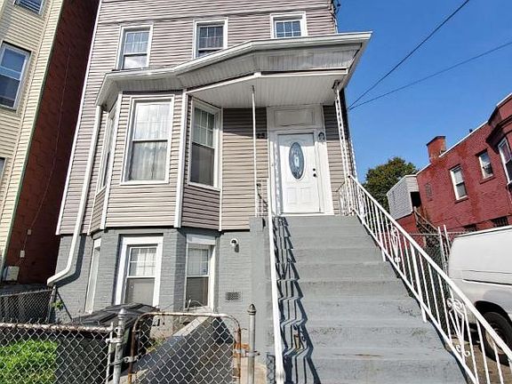 2nd image of 28 Seidler St #1A