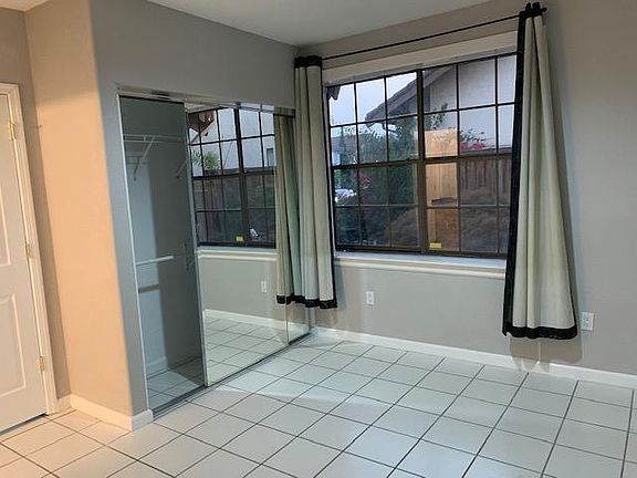 4th image of 885 Las Lomas Dr #1