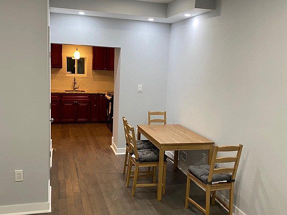 5th image of 1524 S Capitol St #1