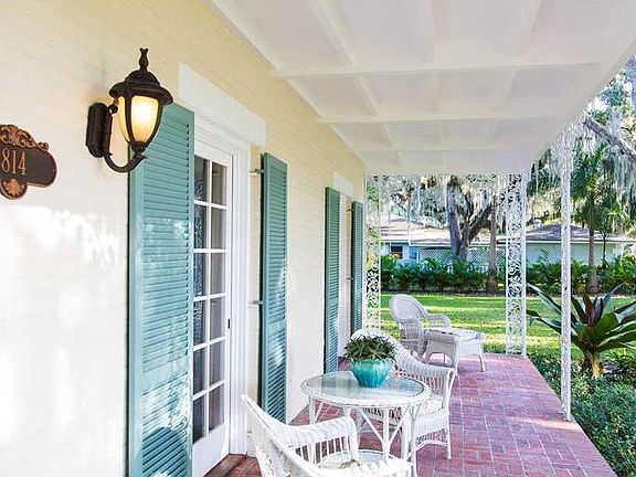 3rd image of 814 Royal Palm Pl