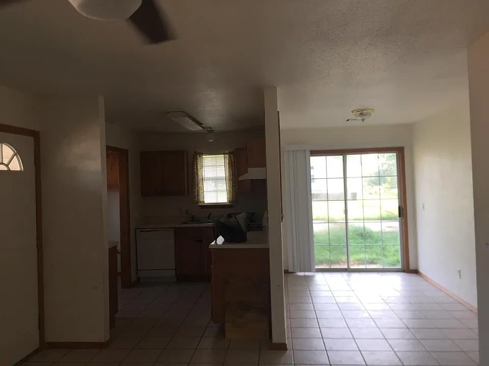 2 bed, 1.5 bath, 900 sqft, $850 — Photo 4