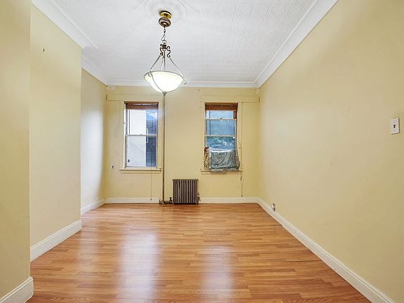 4th image of 556 Willoughby Ave