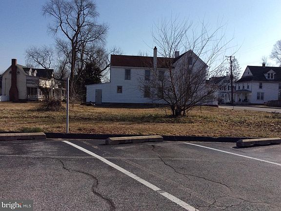 3rd image of 111 E Main St