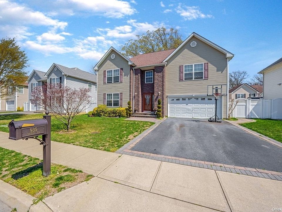 935 Otsego Road, West Hempstead, NY 11552 Zillow