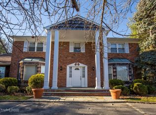 265 Saddle Ln, Syosset, NY 11791