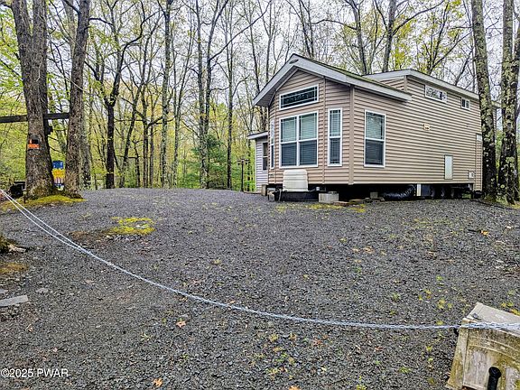 3rd image of 313 Shohola Ln