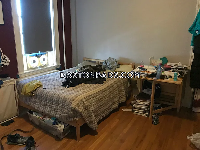 22-24 Everett Sq — Photo 6