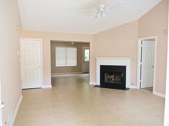 Open floorplan, family room