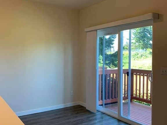 3rd image of 10830 SE 204th St #103