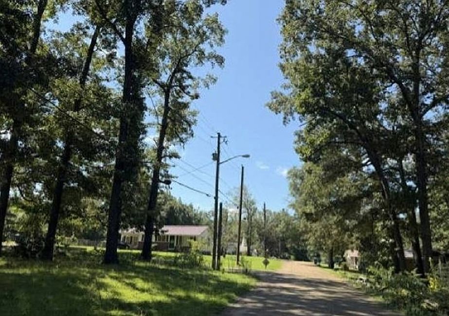 Exterior Neighborhood (street photo)