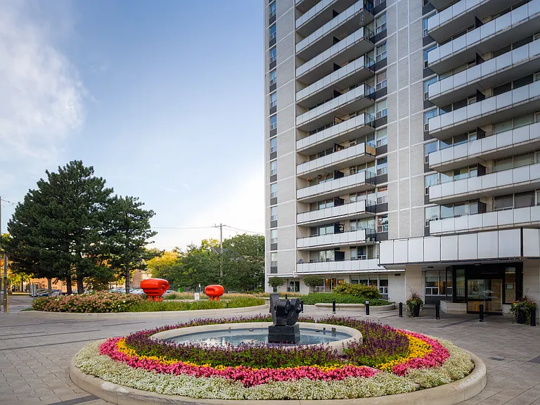 77 Davisville Ave — Photo 7