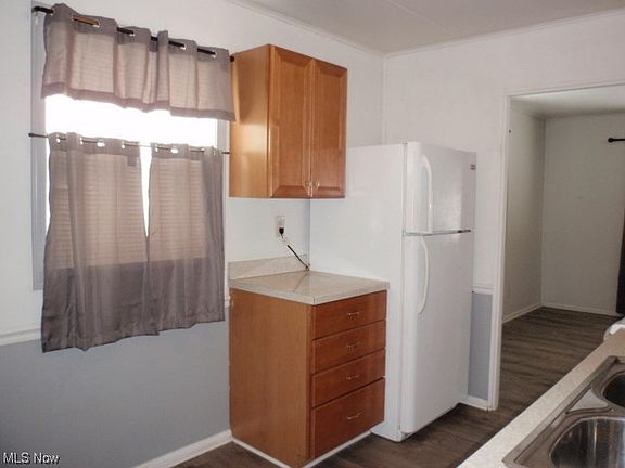 5th image of 347 Marseilles Ave