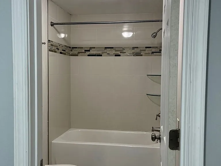 2513 Robinson Pl — Photo 11