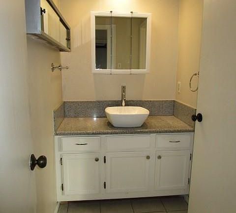 3rd image of 2918 Camelot Ln