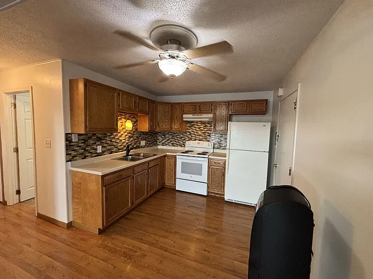 1642 Bainbridge St — Photo 2