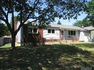 19 Elchester Dr, East Northport, NY 11731