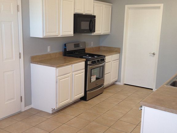 3rd image of 266 W Fairlane Dr