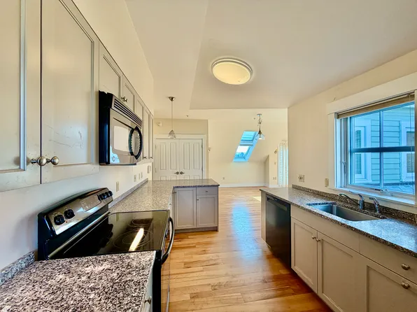 300 Main St, Rockland, ME 04841