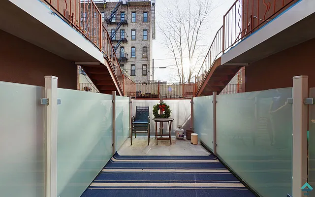 Rented by EXR | media 5