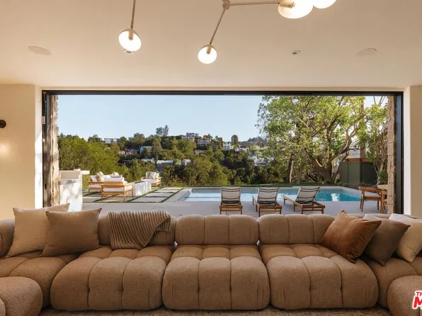3858 Buena Park Dr, Studio City, CA 91604