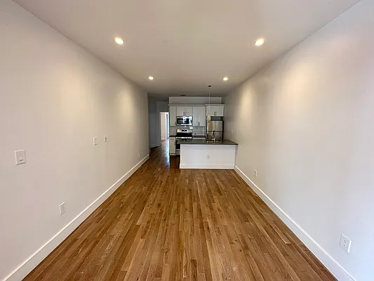 Rented by Max Apt LLC | media 16