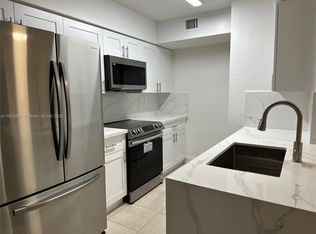 15221 SW 80th St APT 304, Miami, FL 33193