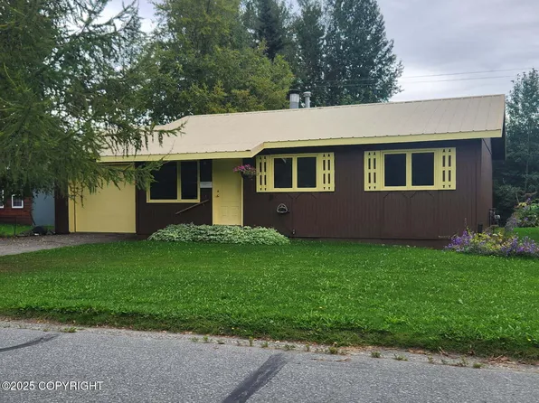 950 W Edinborough Dr, Palmer, AK 99645