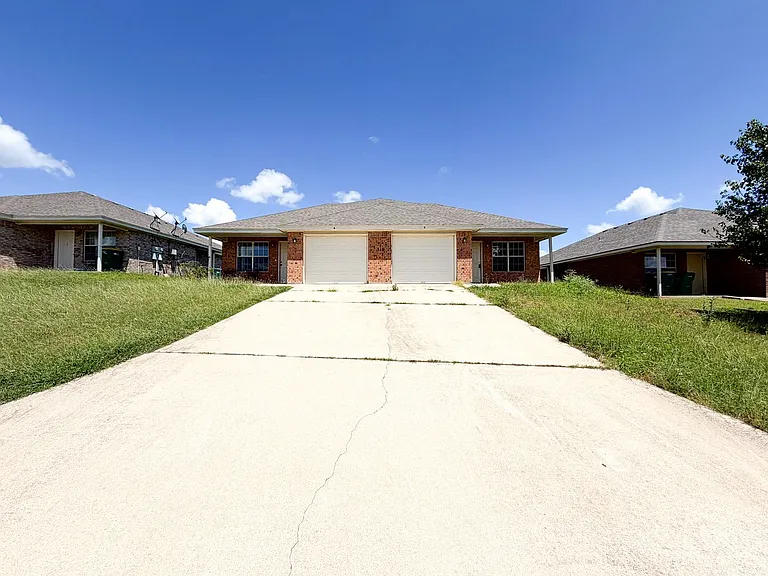 310 Cedar Ridge Dr — Photo 1