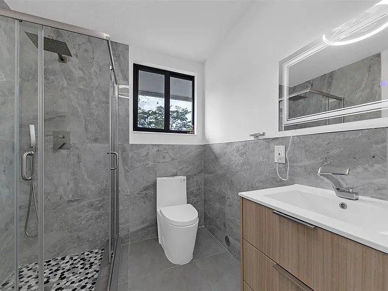 307 N Highland Dr — Photo 6
